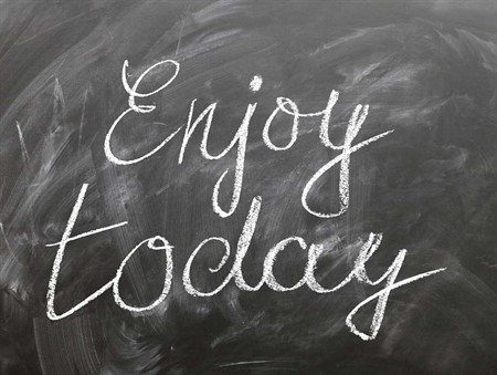 Målning av trävägg, griffeltavelfärg